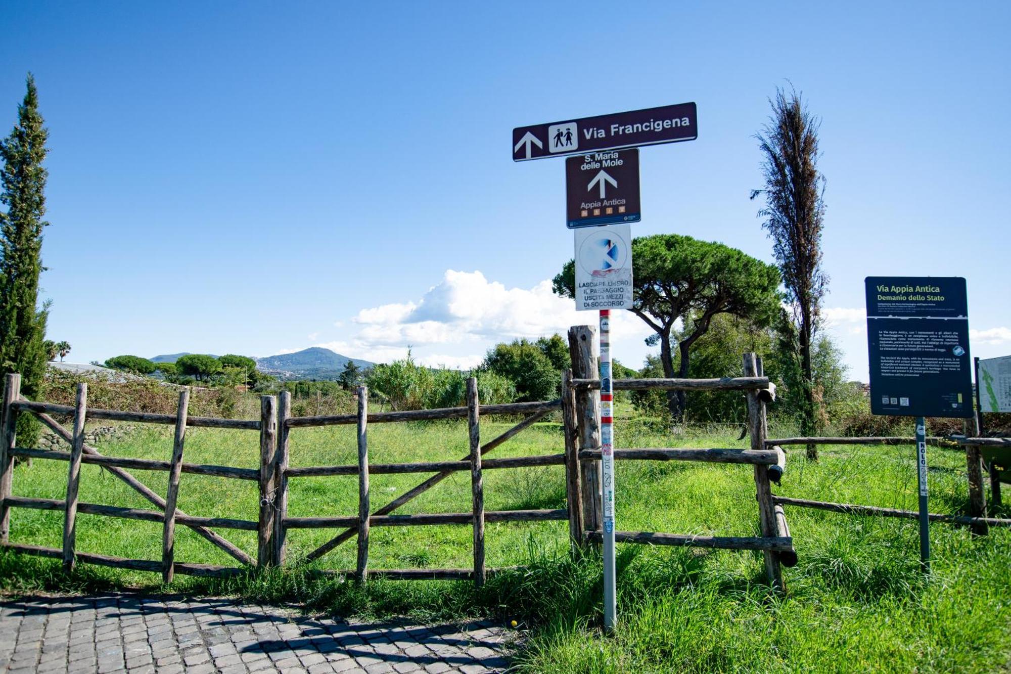 Attico Appia Antica Ciampino Aeroporto Apartment Santa Maria delle Mole Luaran gambar